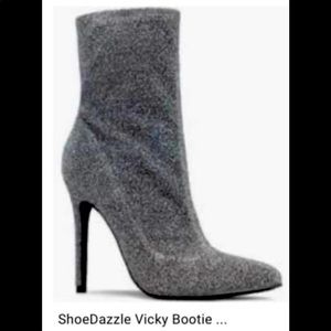 Shoe Dazzle Gray Ankle Booties